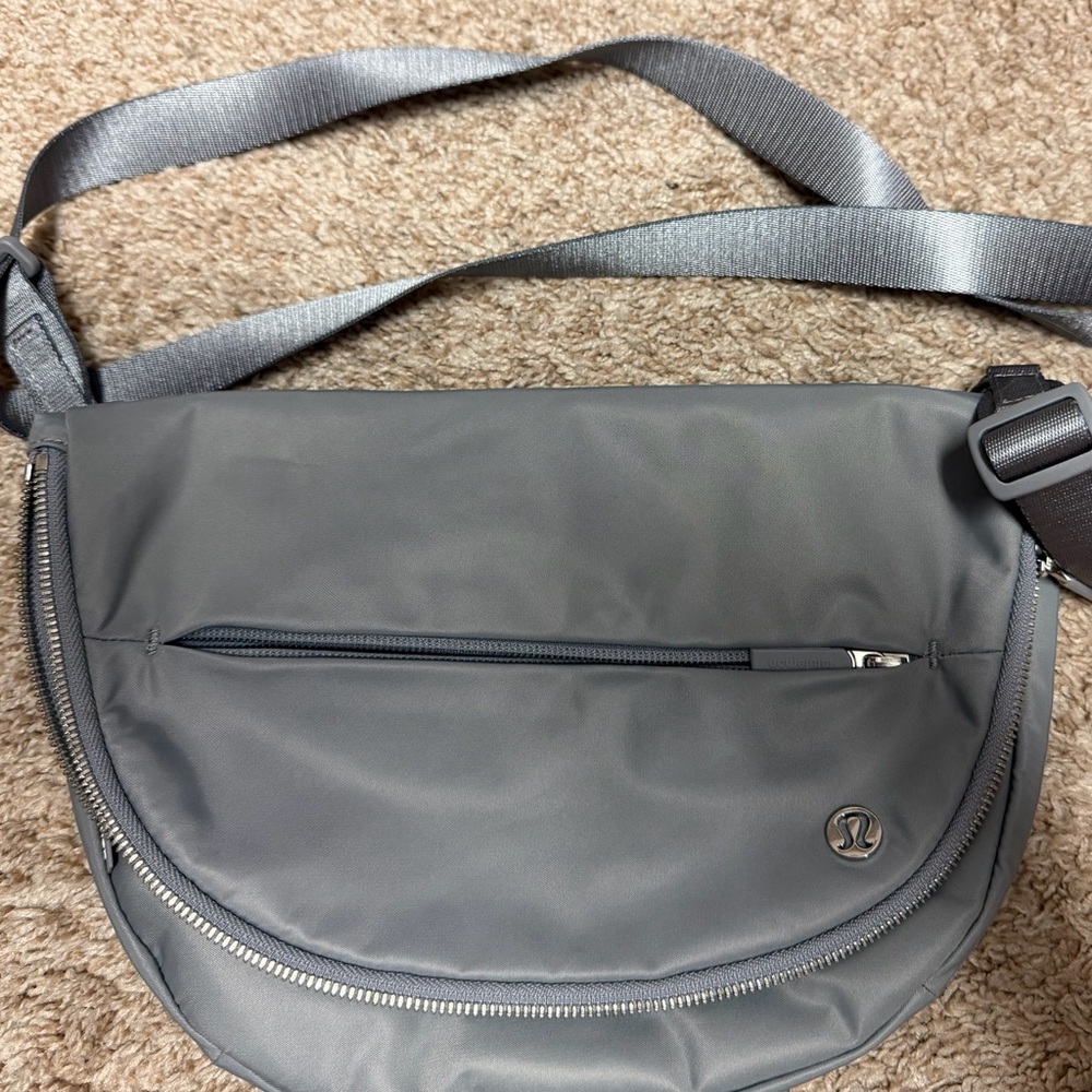 Lululemon Up All Night Festival bag 5L in rhino grey/ silver color